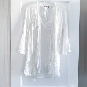 NWOT 2-piece robe & nightgown set